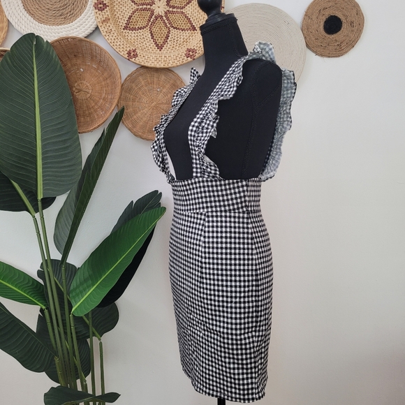 Overall Ruffle skirt- Medium - Picture 3 of 8